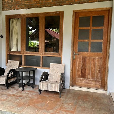 Saka Homestay Boutique & Cafe Magelang Buitenkant foto