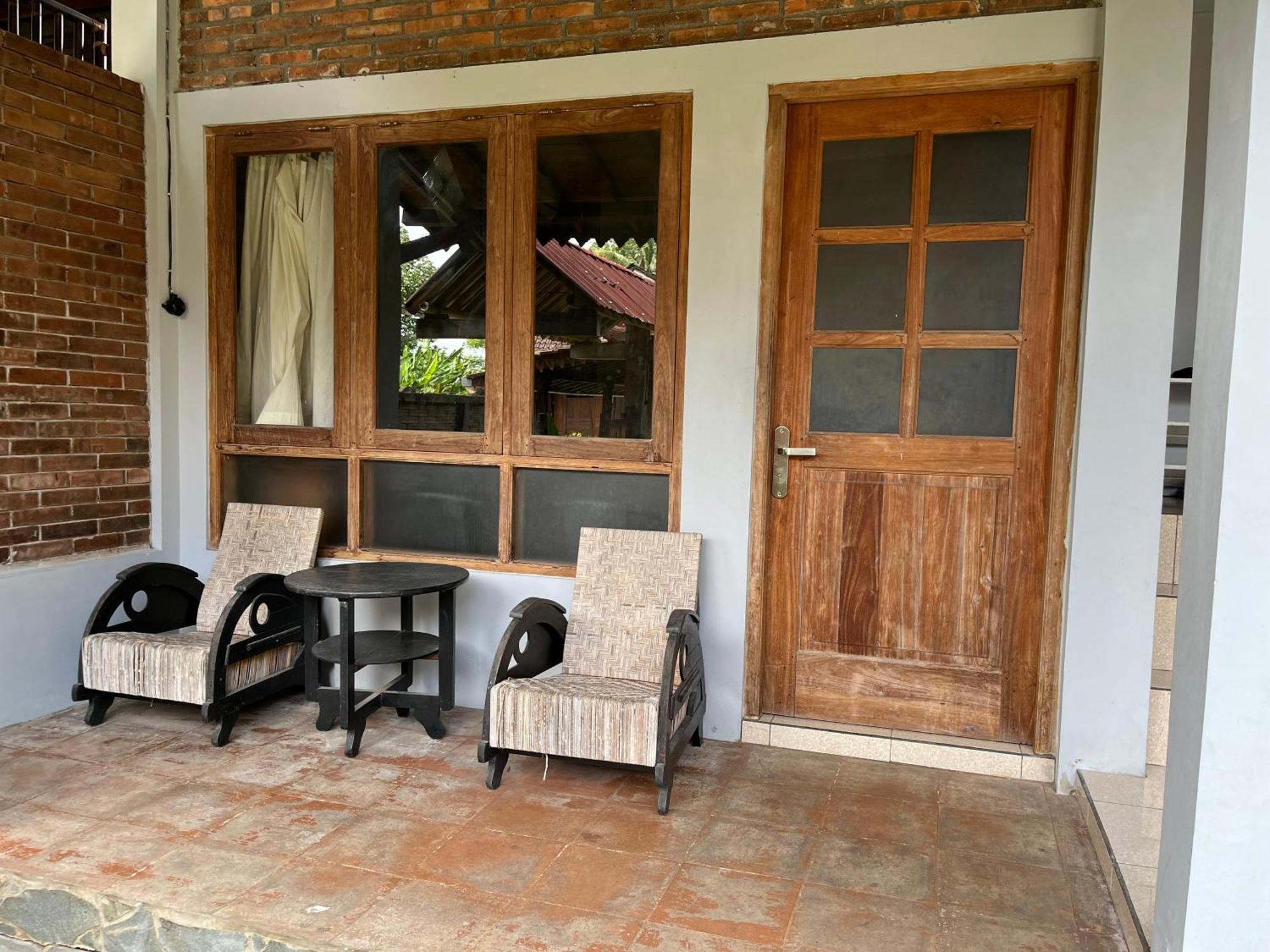 Saka Homestay Boutique & Cafe Magelang Buitenkant foto