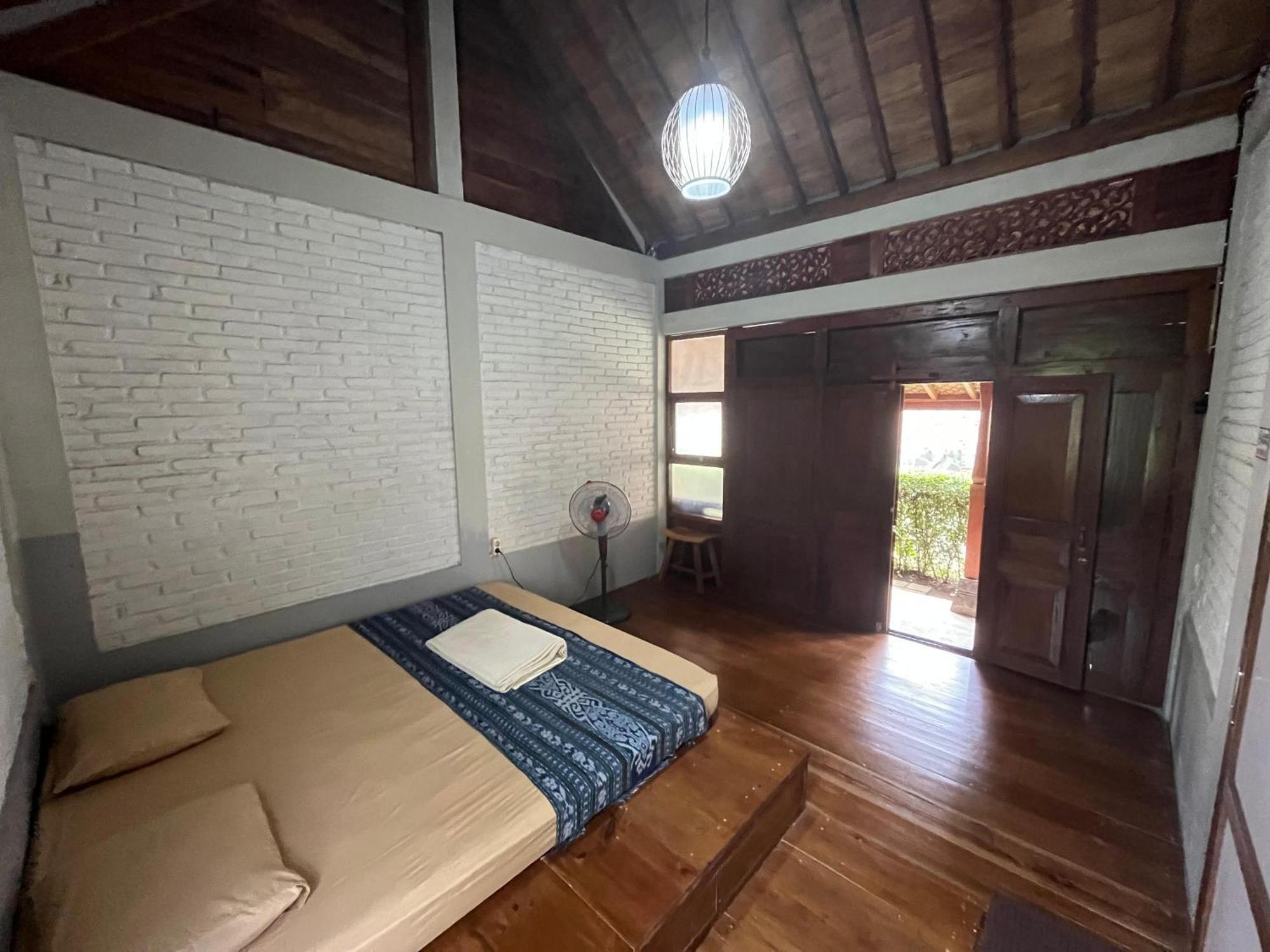 Saka Homestay Boutique & Cafe Magelang Buitenkant foto