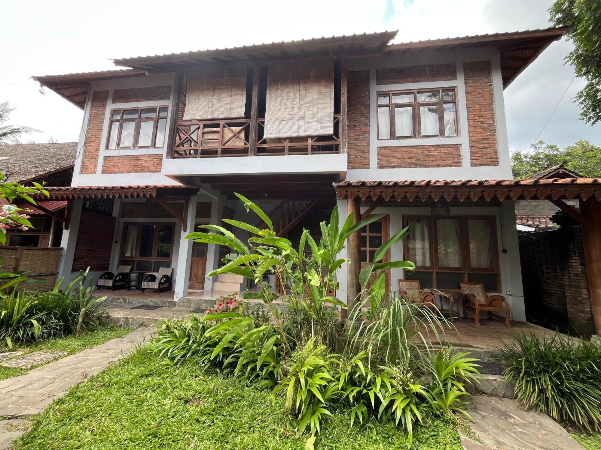 Saka Homestay Boutique & Cafe Magelang Buitenkant foto